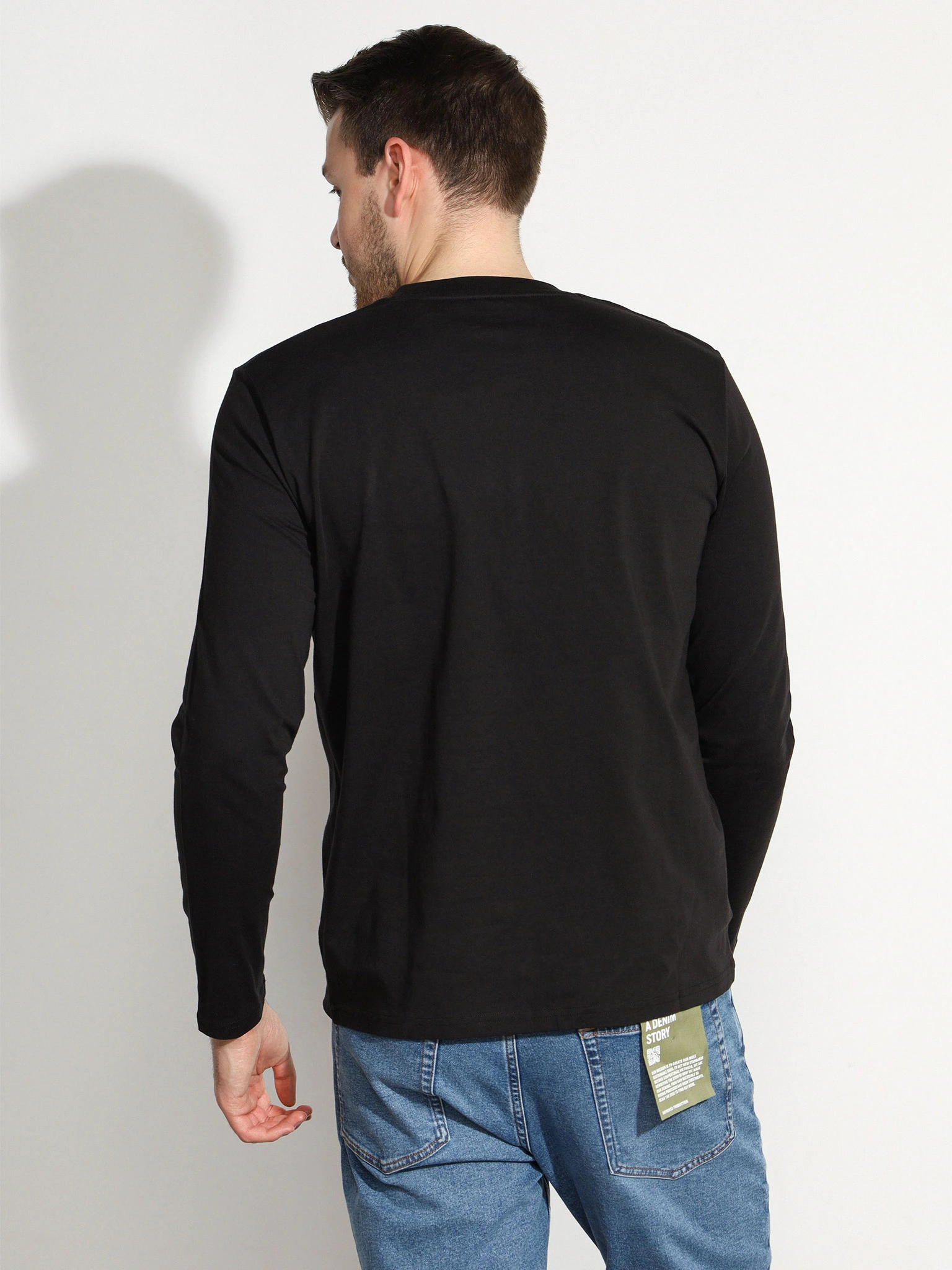 Футболка черного цвета с длинным рукавом из хлопка